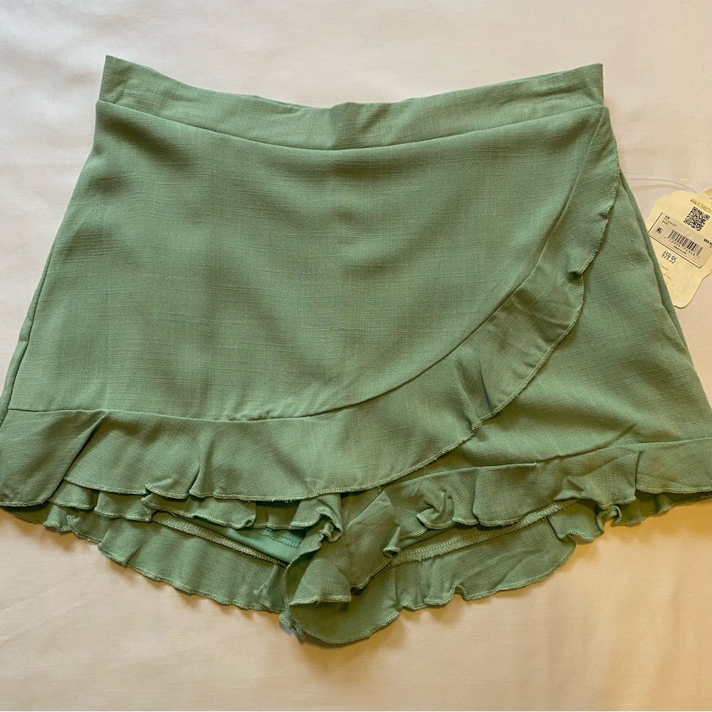 NWT Women’s Altar’d State Riley Skort in Sage, Size M.